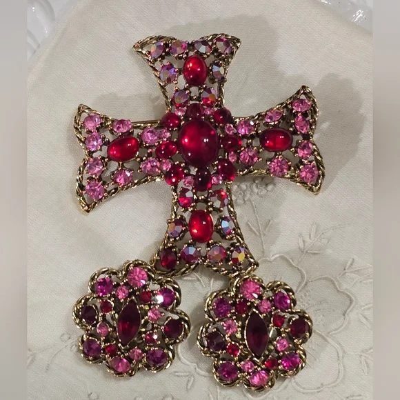Vintage Weiss Pink Red Rhinestones Maltese Cross Brooch & Clip-on Earrings Set - Picture 2 of 10